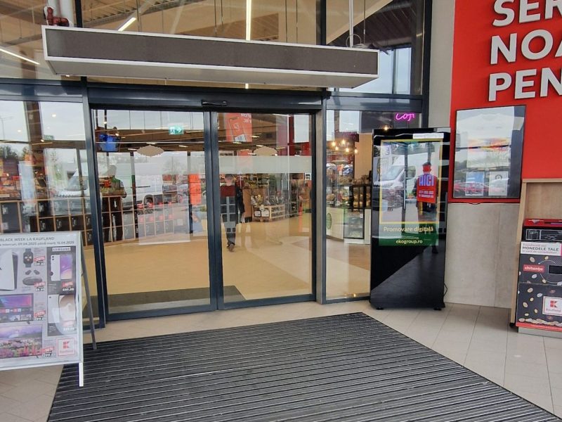 Rețeaua DOOH EkoGroup, sub Ciprian Petrescu, activează Brașovul comercial